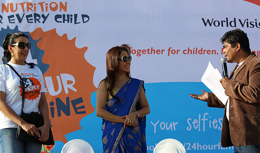 Emcee Alistair anchoring NGO show with Pooja Bedi at Carter Road, Bandra Mumbai